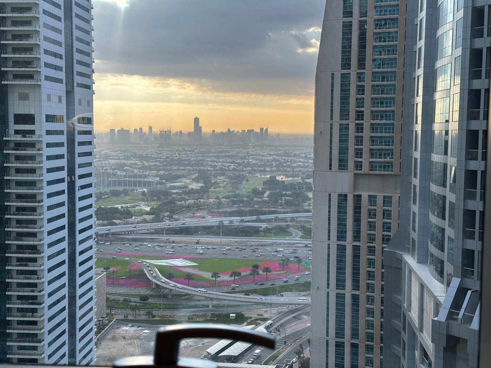 Super Host At Highest Residential Tower In The World, Private Rooms In A Shared Apartment Dubai Exterior foto